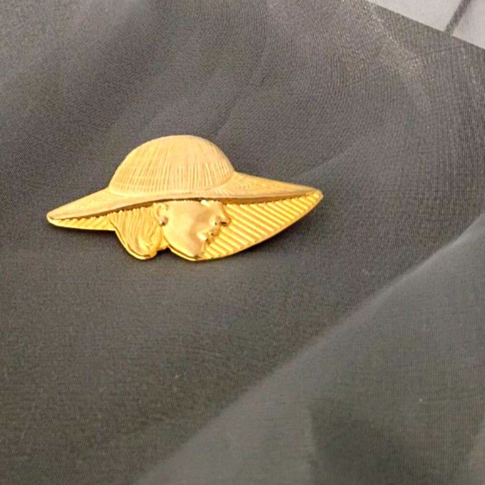 Vintage Gold Tone Girl in Hat Brooch - Retro Portrait Pin